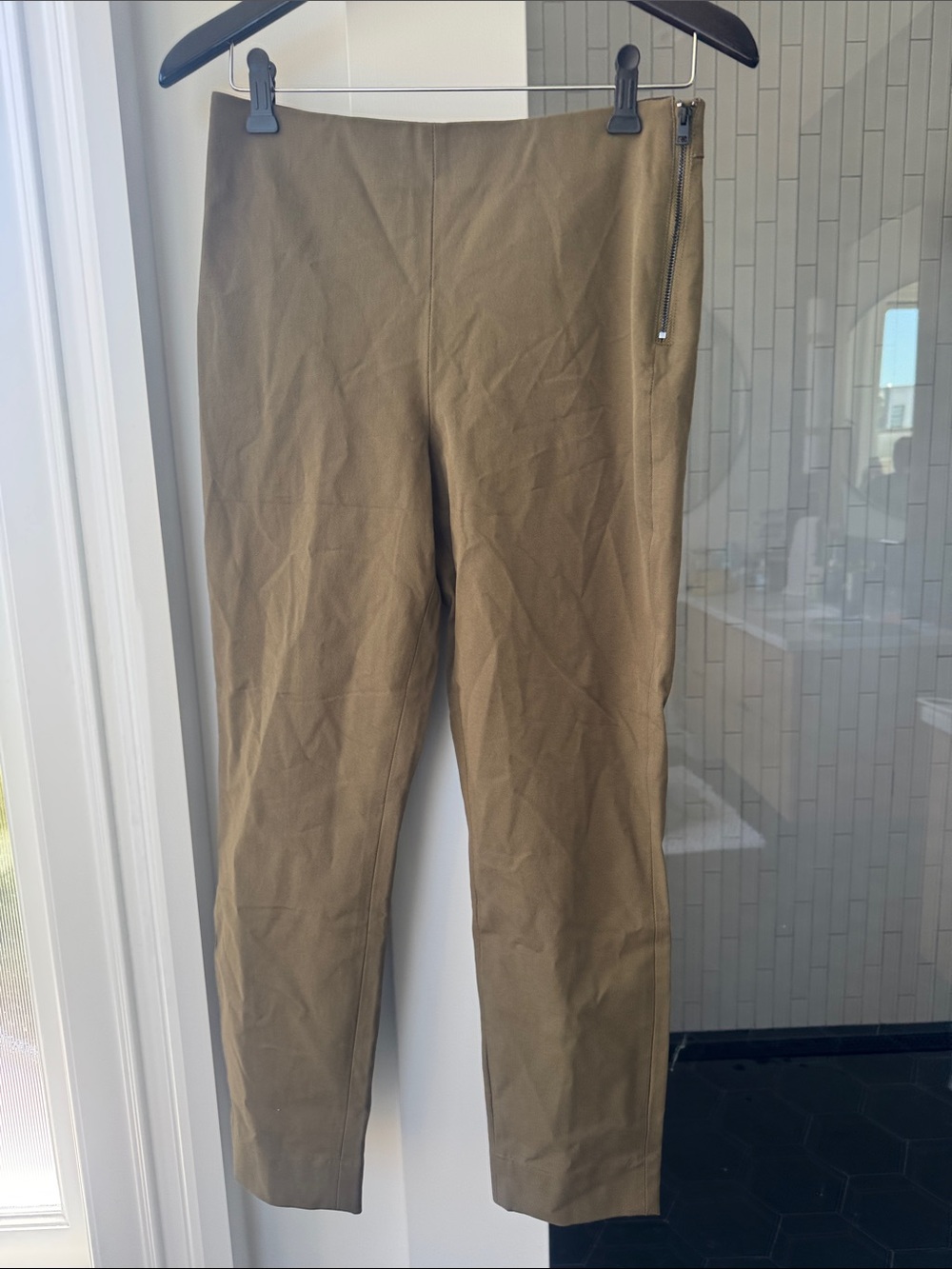 NWT Everlane Olive Straight-Leg Pants with Side Zip